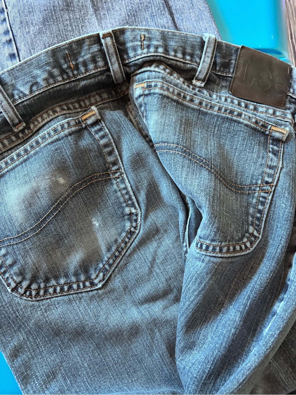 Lee Men's Light Blue Jeans with Faded Finish - Picture 3 of 6